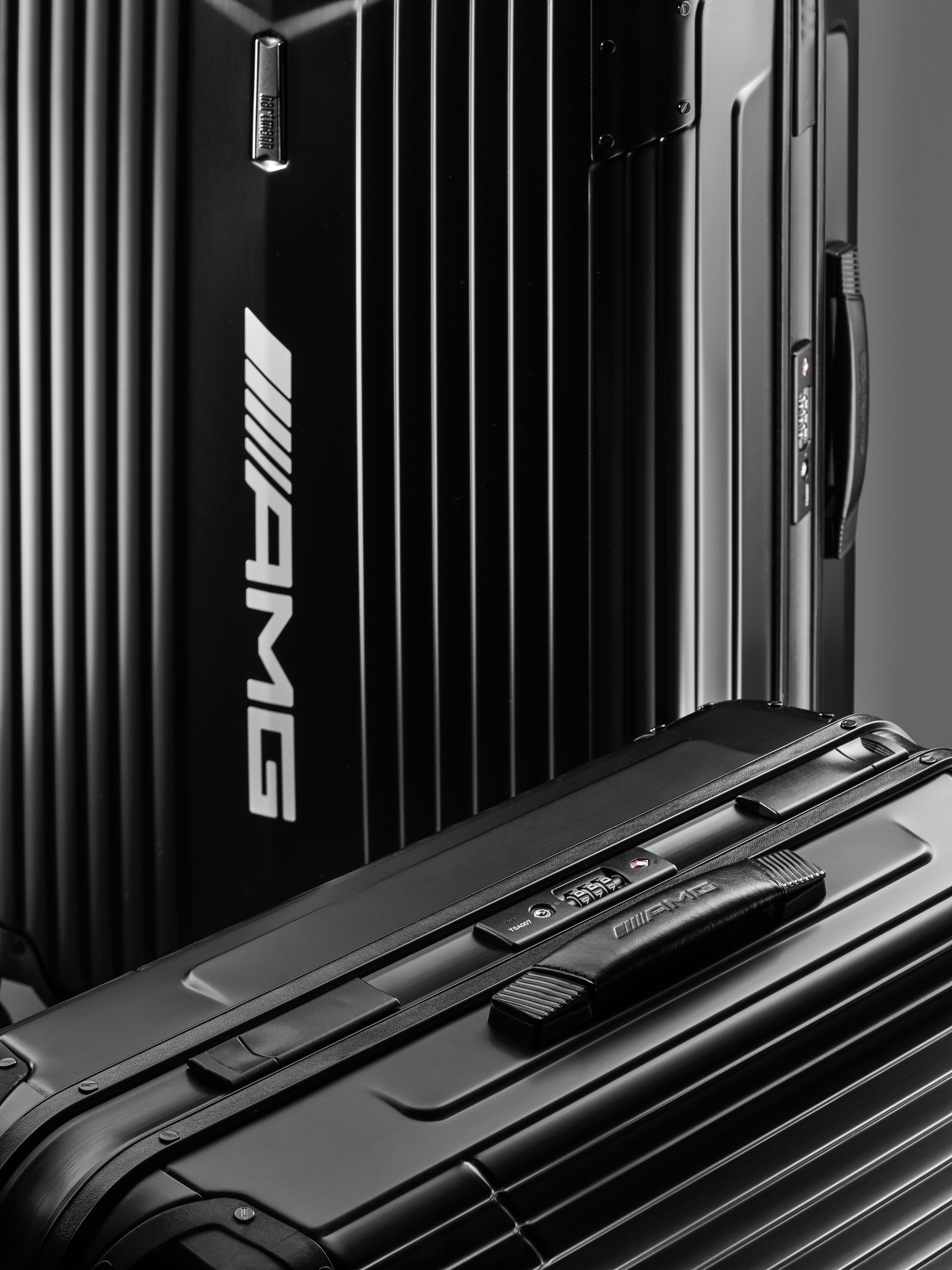 Valigia AMG, 7R Master, 70 cm - colore nero, Alluminio, Hartmann, 73 l