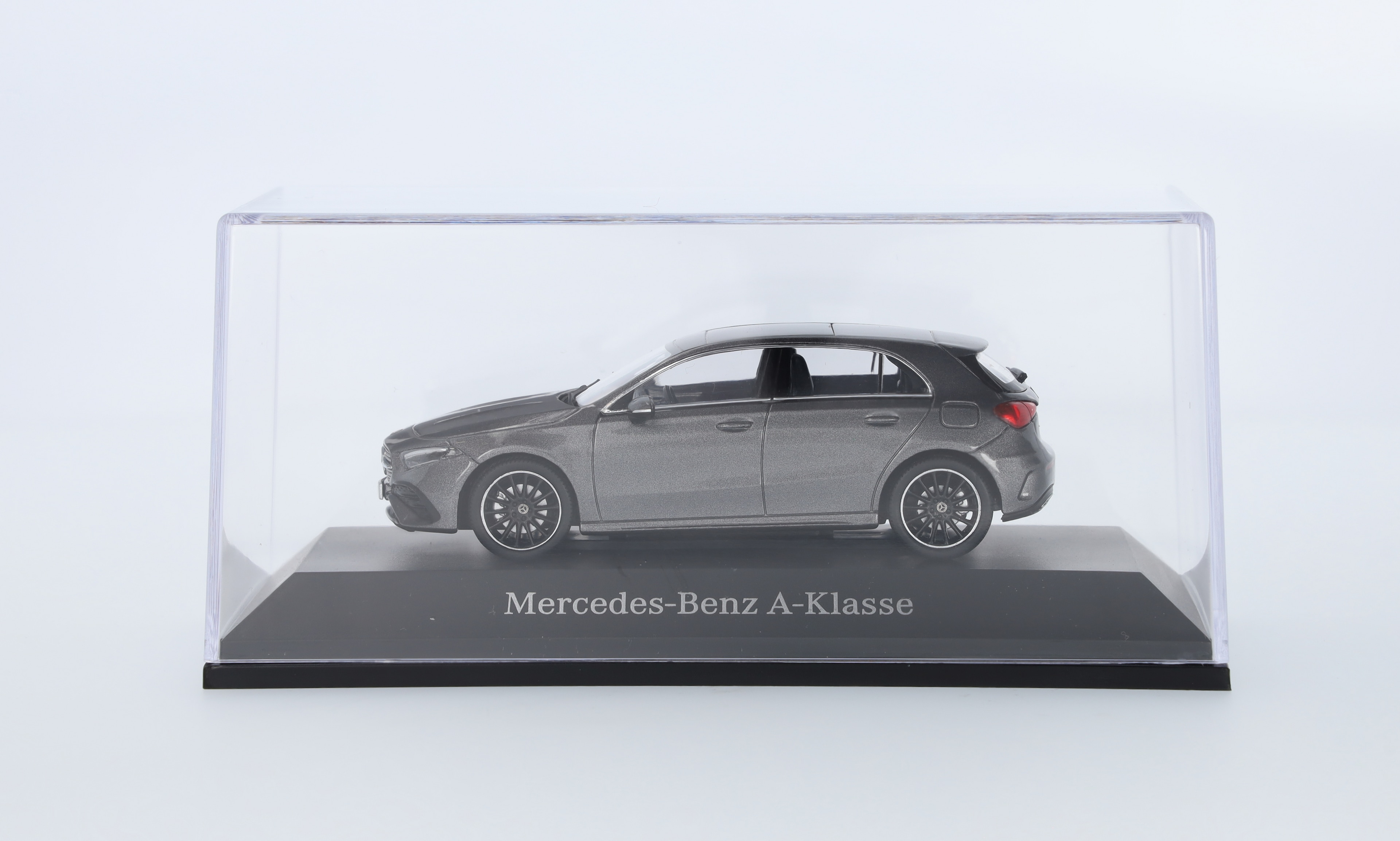 Classe A, Berlina compatta, AMG Line, W177 - grigio mountain, Minimax, 1:43