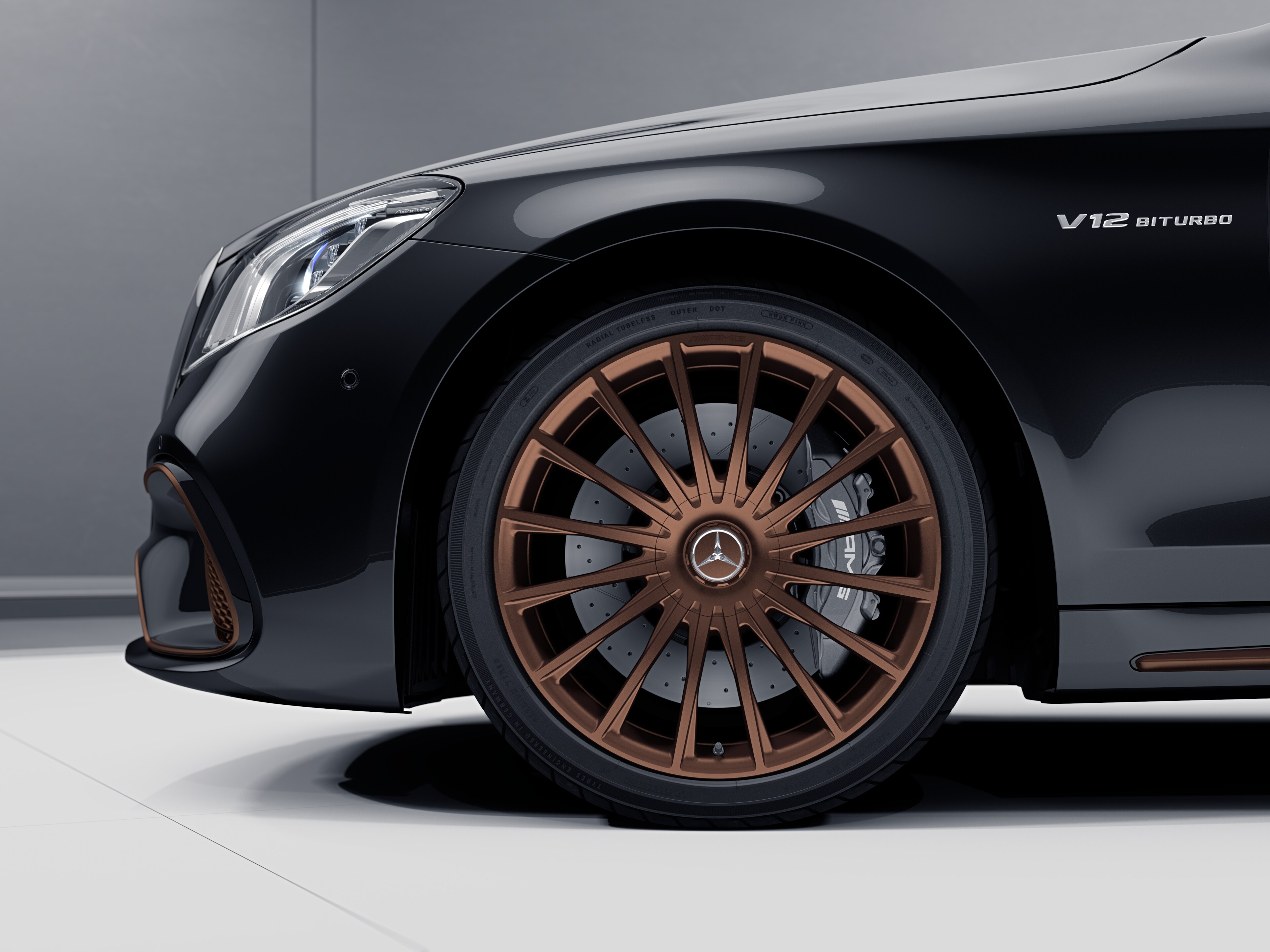 Cerchio fucinato AMG con design a razze multiple, 50,8 cm (20 pollici) - 8,5 J x 20 ET 39, bronzo