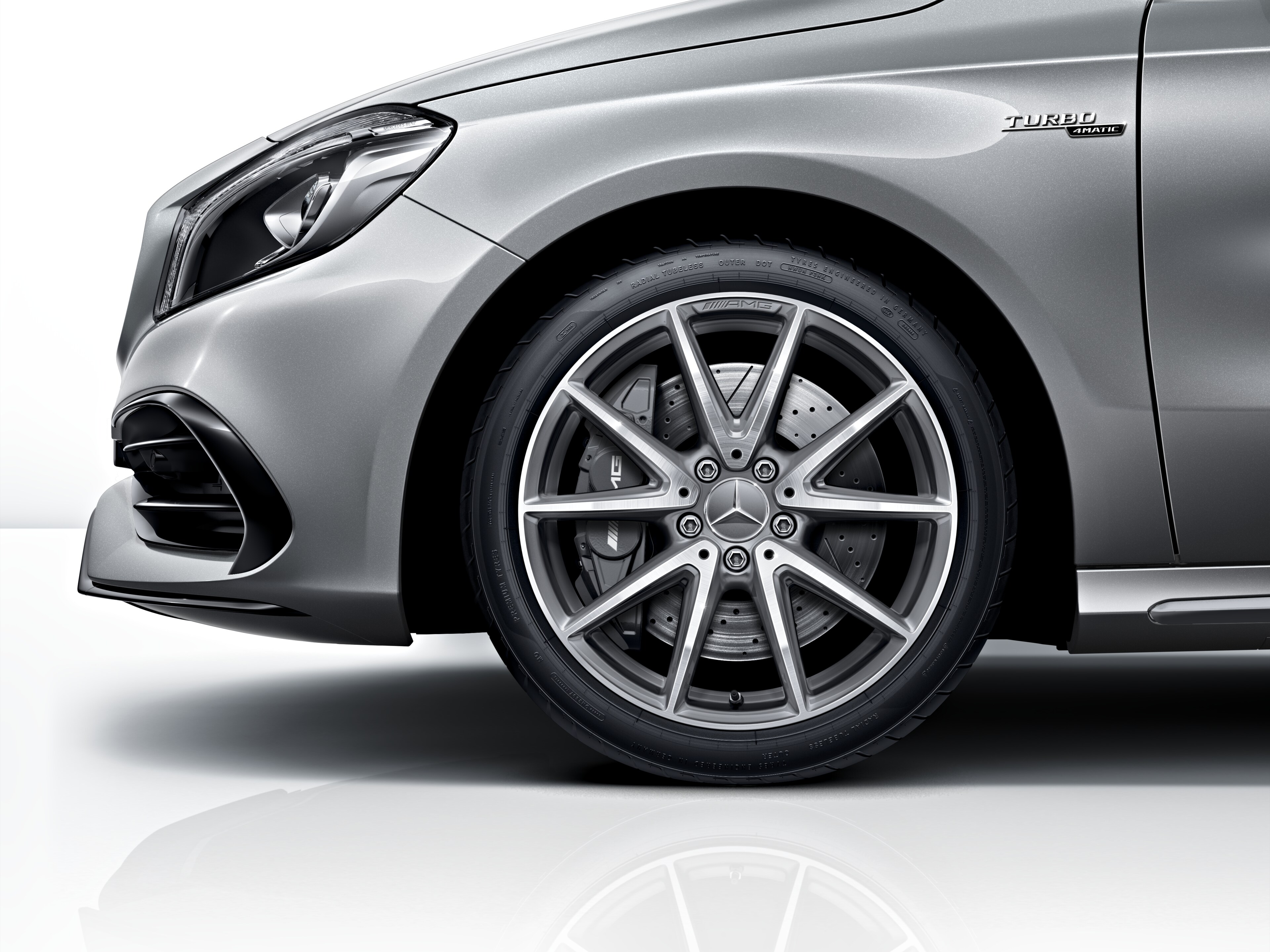 Cerchio a 10 razze AMG, 45,7 cm (18 pollici) - 8 J x 18 ET 48, grigio titanio, Tornitura a specchio