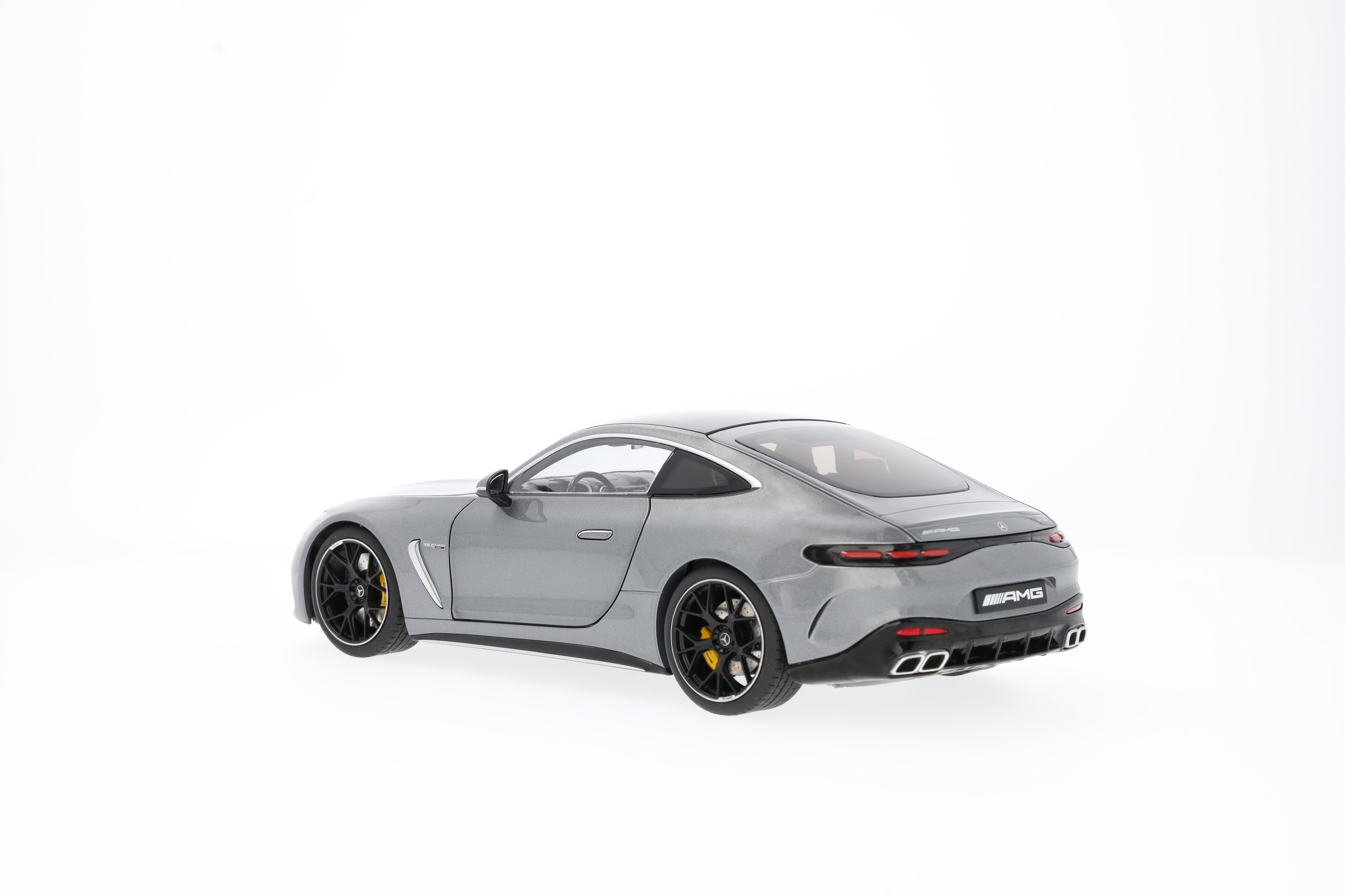 Mercedes AMG GT 63, C192 - grigio selenite, NZG, 1:18