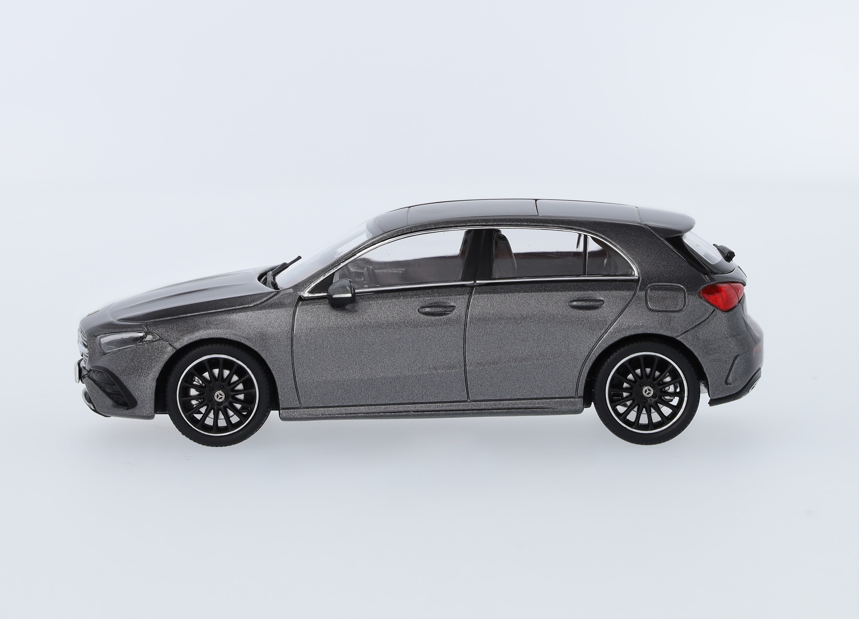 Classe A, Berlina compatta, AMG Line, W177 - grigio mountain, Minimax, 1:43