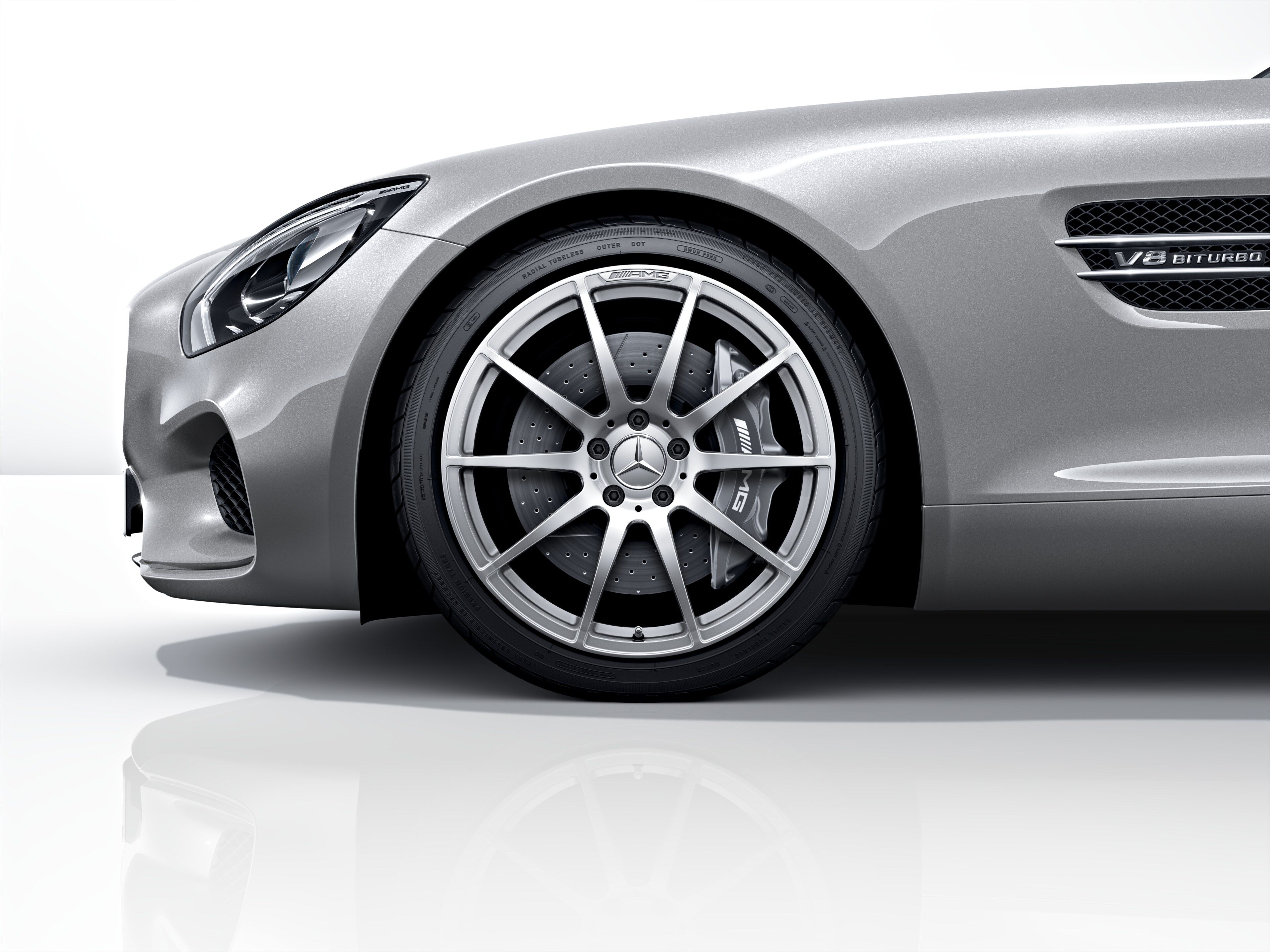 Cerchio fucinato AMG con design a 10 razze, 48,3 cm (19 pollici) - 11 J x 19 ET 68, argento vanadio, Tornitura a specchio