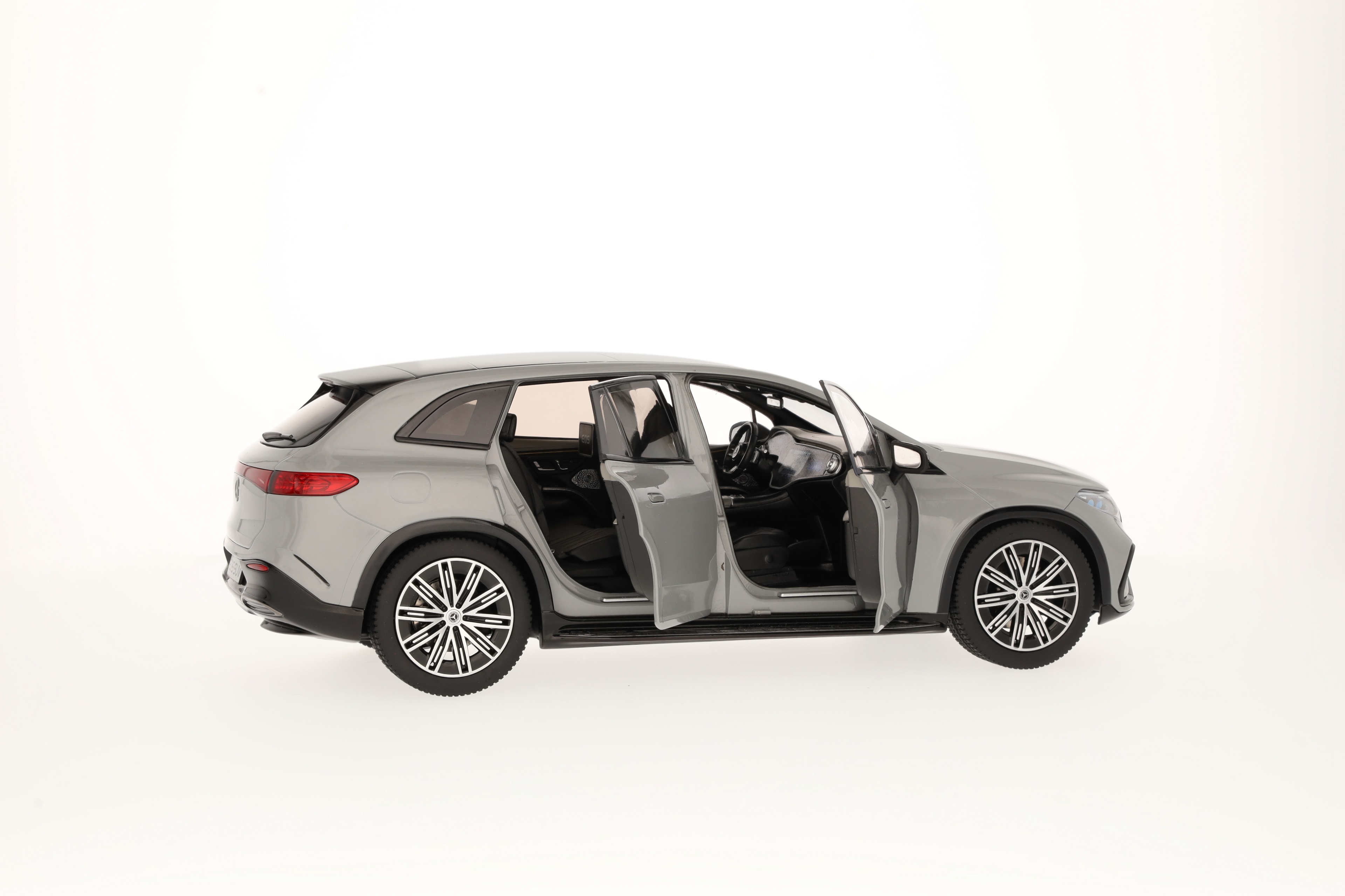 EQS SUV, AMG Line, X296 - Grigio Alpi standard MANUFAKTUR, NZG, 1:18
