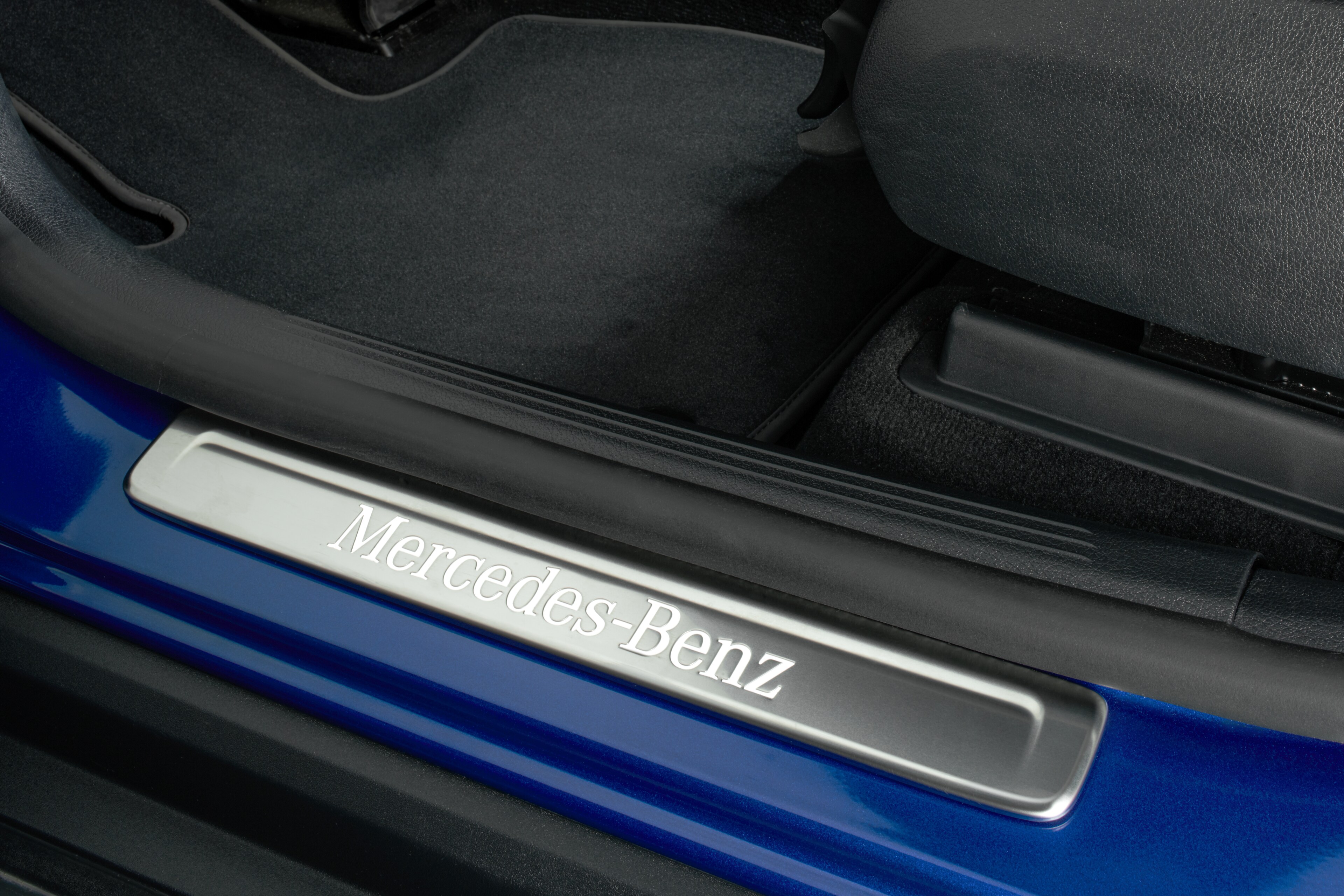 Copertura sostituibile per modanatura di accesso illuminata, Mercedes-Benz, lato anteriore, 2x - acciaio inox, argento / Colore bianco