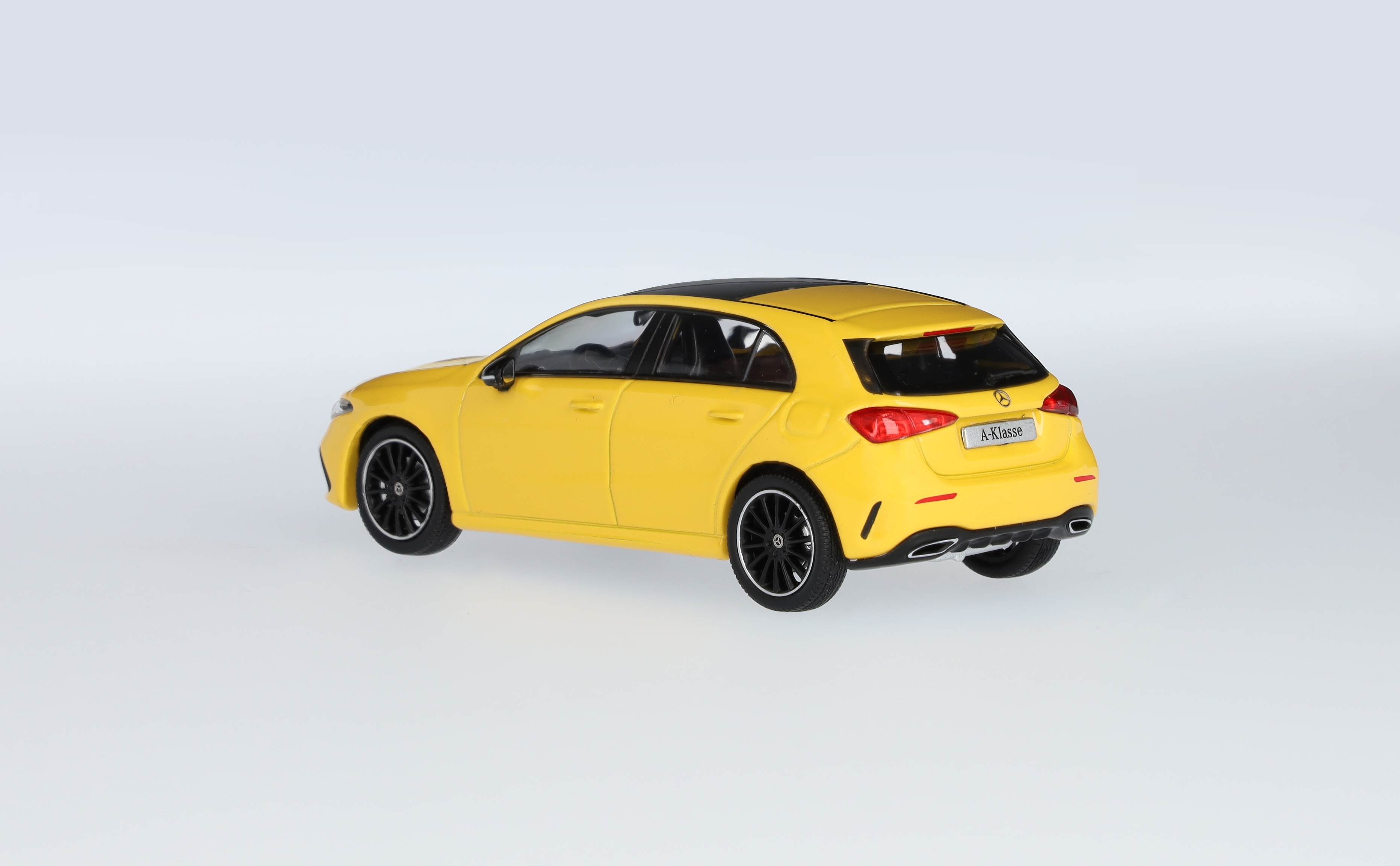 Classe A, Berlina compatta, AMG Line, W177 - giallo sole, Minimax, 1:43